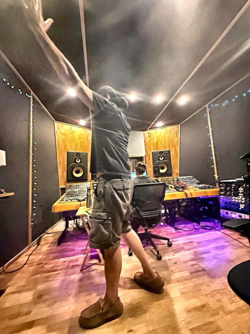 Aron Leigh recording session — live room